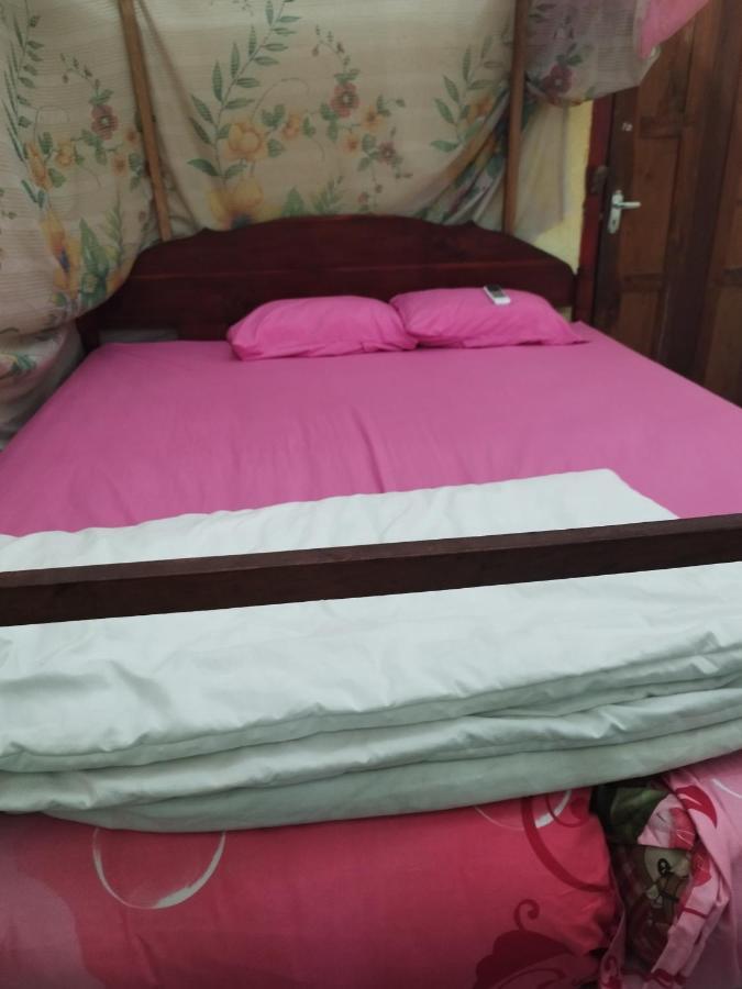 Agus Family Homestay Labuan Bajo Exterior foto